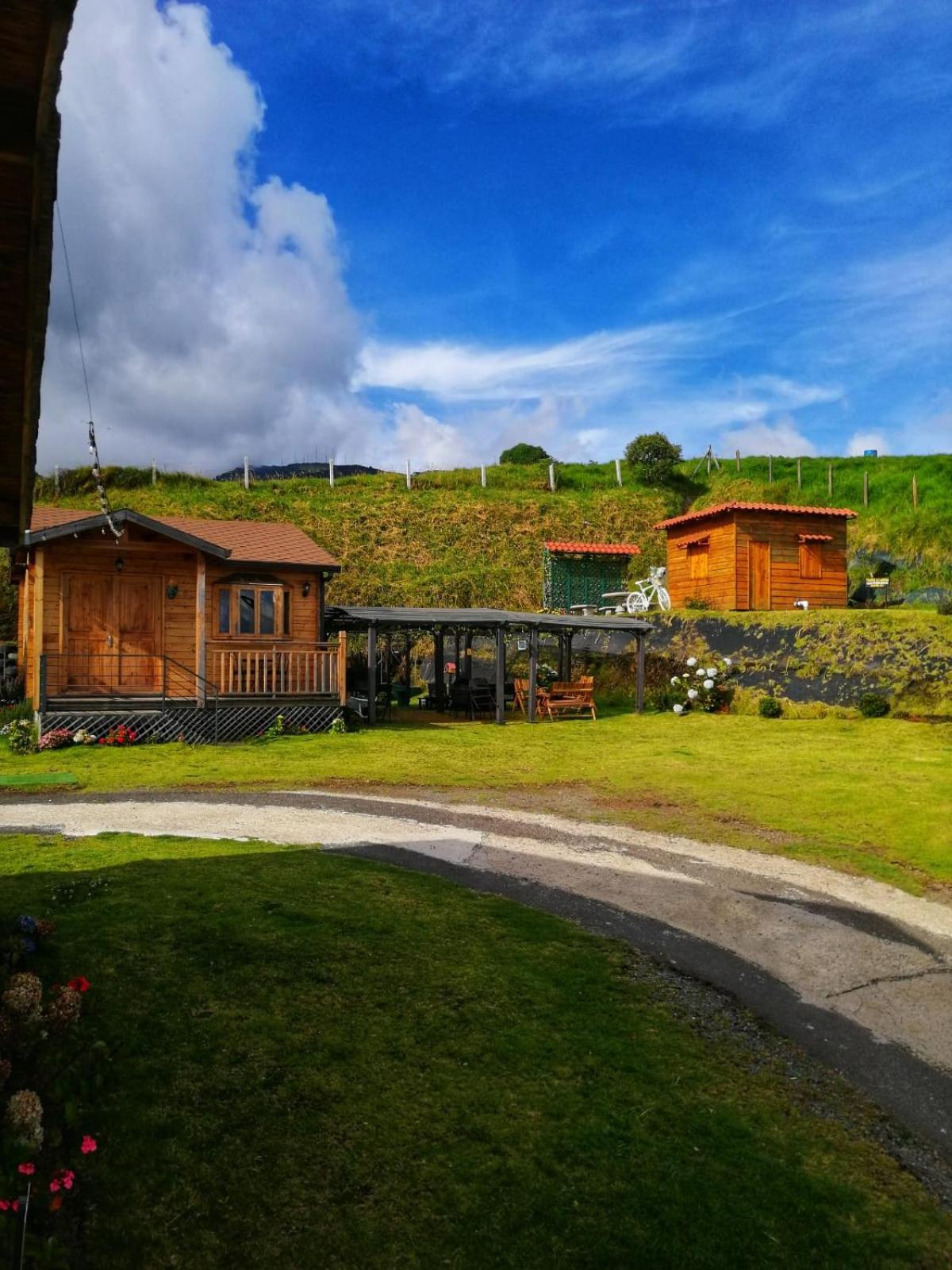 Hotel Cabanas Y Mirador Secret Garden Cr 카르타고 외부 사진